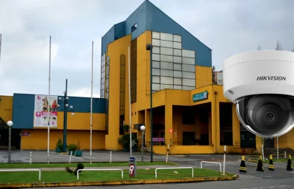 Fachada exterior de Mall Mirage con cámara domo IP profesional