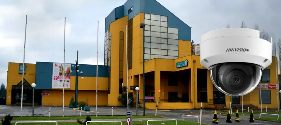 Fachada exterior de Mall Mirage con cámara domo IP profesional