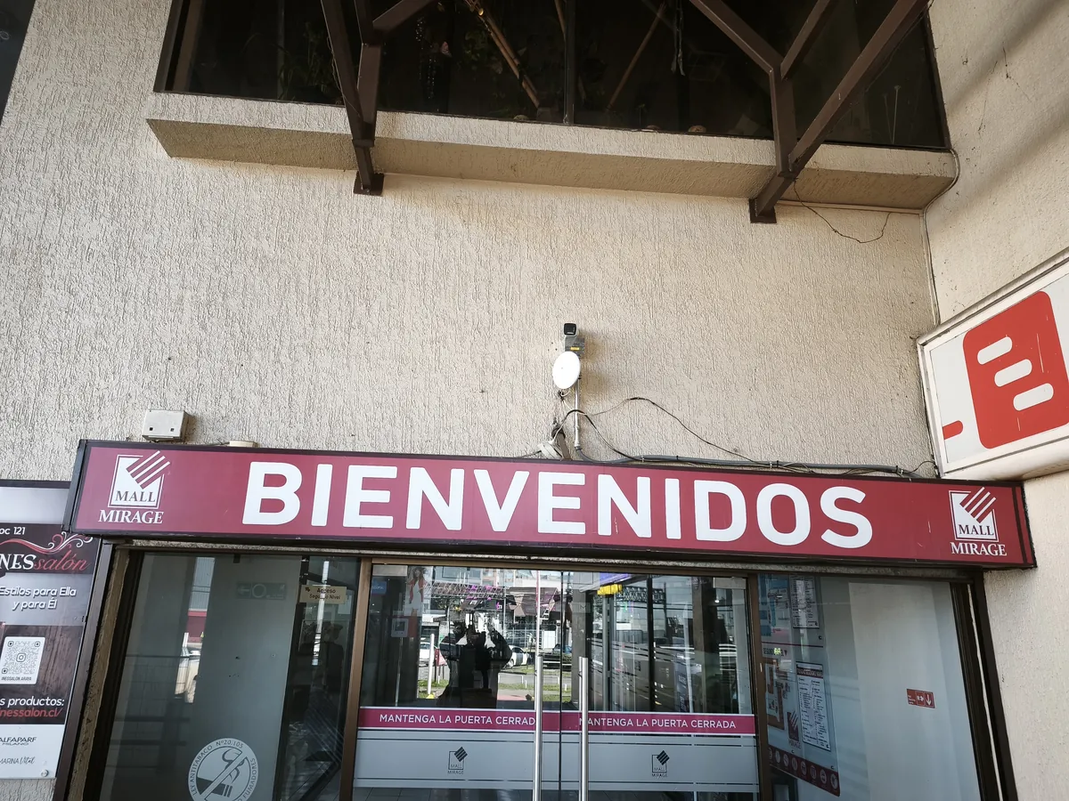 Acceso principal de Mall Mirage en Temuco